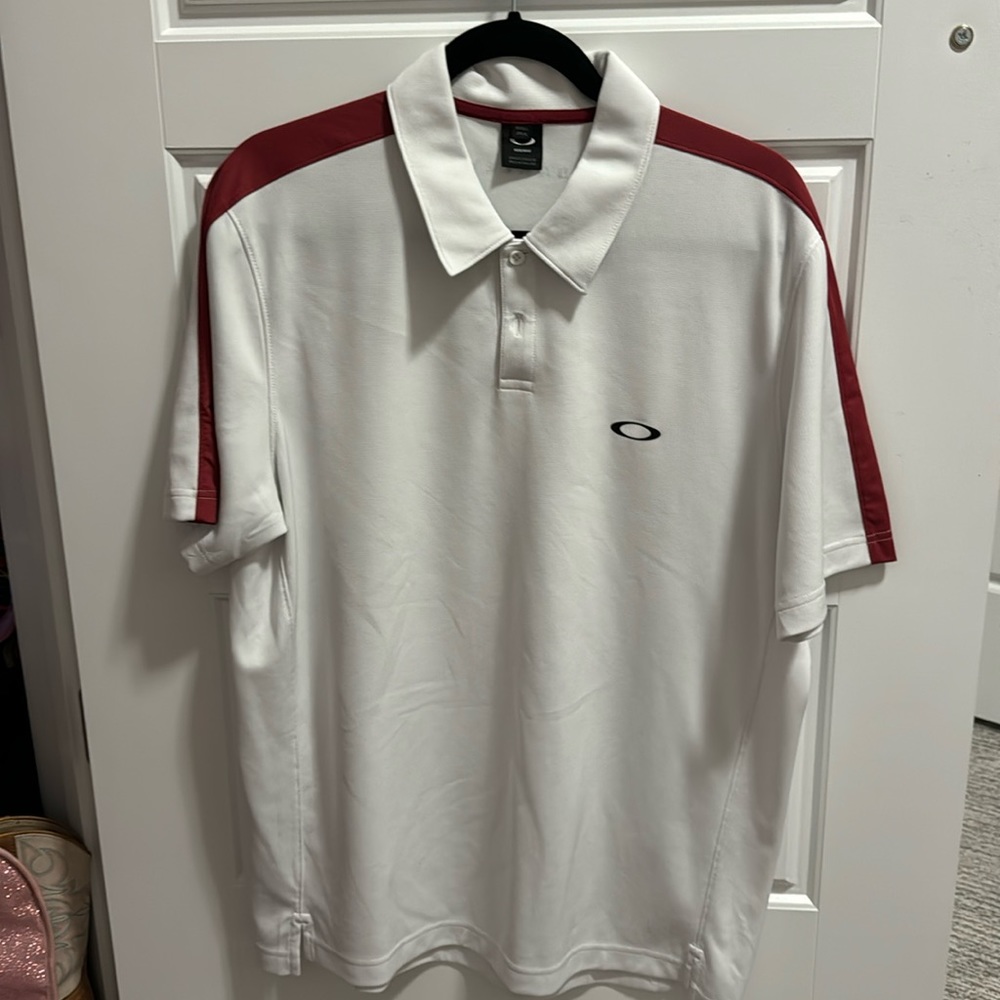 Men’s Oakley polo